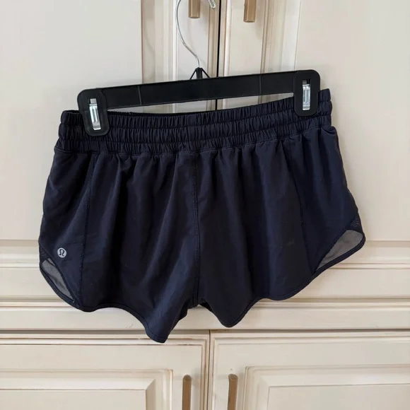 lululemon hotty hot shorts - Picture 2 of 4
